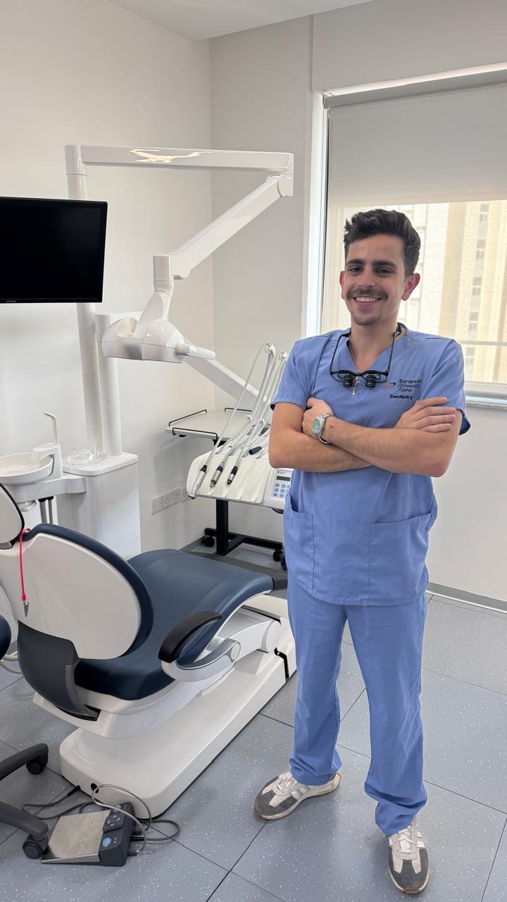 Dr Georgios Al Nasraoui in clinic